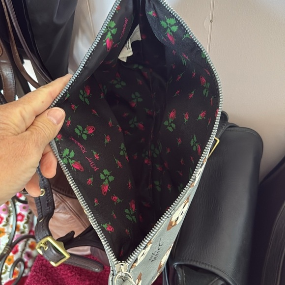 Betsey Johnson Large Wristlet Cosmetic Make-Up Bag Case Gray Dog Puppy VGUC - Picture 5 of 9